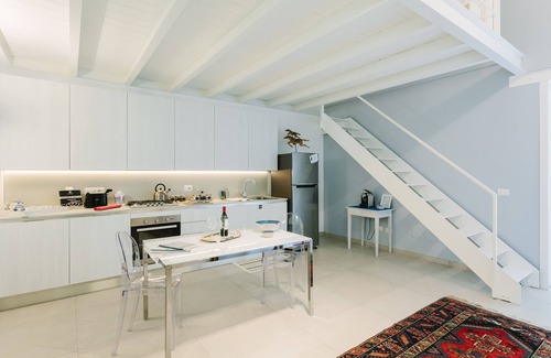 Ortigia Apartment | Charming Apartment with Sea View balcony, WiFi, Lift and 2 Bikes. Pet-friendly.