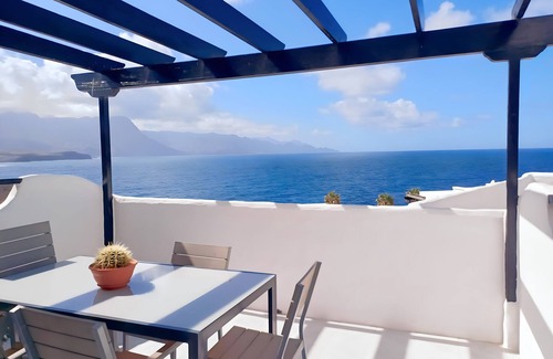 Galdar Apartment | Charming apartment with spectacular oceanfront views.