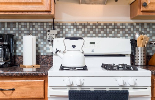 Ipswich Apartment | Charming apt -2 Bedroom -Close to Beach/Sleeps 6