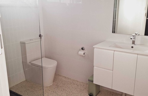 Rockingham Apartment | Charming Apt Min from Rockingham Beach