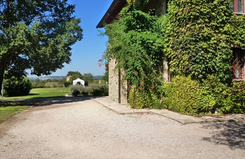 Torgiano Apartment | Charming apt. with pool in a wine estate. Free WIFI, Free veg garden, free wine
