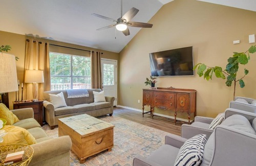 Fayetteville House | Charming Arkansas Retreat with Deck, Near Downtown!