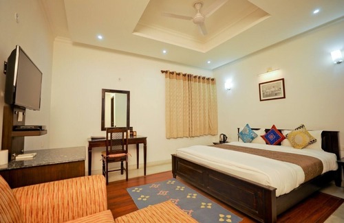 Basai House | Charming B&B with WiFi and AC in Wise Villa Agra 4