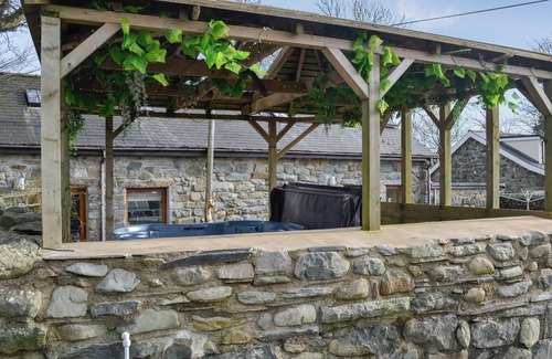 Criccieth Cottage | Charming barn conversion with hot tub and walks from the door.