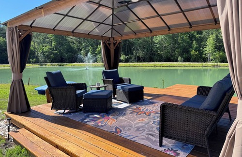 Clarendon House | Charming Barndo on 46 Acres of Peace