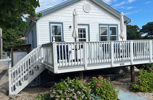 Villas Cottage | Charming Bayfront Cottage! Peaceful Escape with Stunning Sunsets.