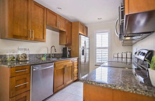 Naples Park House | Charming Beach Cottage with private Pool&Spa! Walk to stunning Vanderbilt Beach