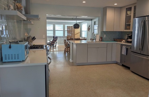 Glenwood House | Charming beach house in Ormond By The Sea. Third house from the beach. 2B/2B