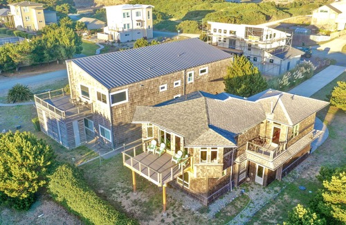 Bandon House | CHARMING Beach House – Stunning Views of the Sea & SO PEACEFUL!