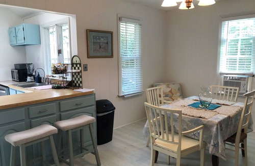 Jamesport Cottage | Charming Beach Cottage, Steps to Beach, Enjoy Harvest Time LI's Wine Region.