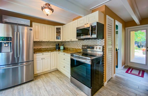 Indian Shores Villa | CHARMING BEACH VILLA-HUGE ROOFTOP DECK-600 FEET FROM THE BEACH