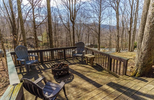Beech Mountain Ski Chalet | Charming Beech Mountain Chalet – 2BR + Loft - 5 Mins to Ski Slopes & Restaurants