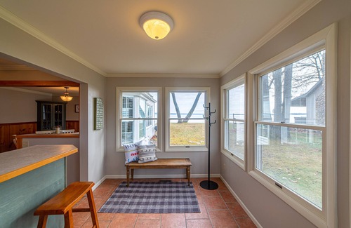 Cheboygan House | Charming Black Lakefront Cottage w/Pickleball Court-Summer weeks still available