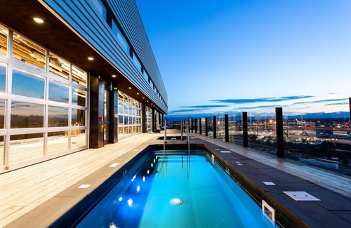 River North Art District Hotel | Charming Boutique Hotel w/Plush Mattresses l Pool l Mountain View