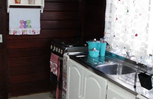 Chapada dos Guimaraes Ski Chalet | Charming cottage with lots of green, shadow, pool, barbecue and ample ground
