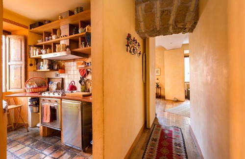 Celio Apartment | Charming Bright Colosseum