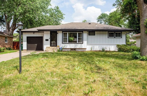 Crystal House | Charming & Bright Crystal Home w/Fire Table!