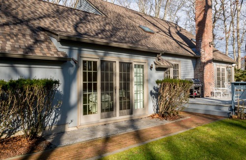 Bridgehampton House | Charming bright getaway in Hampton's Saltonbox home