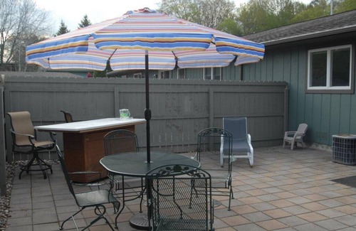 Douglas Condo | Charming & Bright Saugatuck/Douglas Getaway Condo In Ideal Location