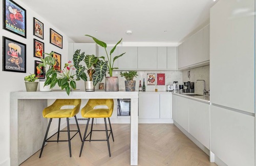Wimbledon Park Apartment | Charming bright Wimbledon Park flat|Free Parking|Large South Facing Terrace
