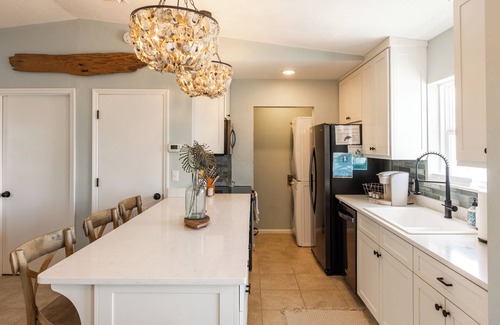 East End House | Charming bungalow, best of St George Island! Views of the Bay and Beach!