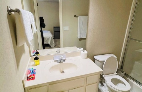 Broken Arrow House | Charming building in delightful Broken Arrow with AC, WiFi