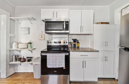 McKinney House | Charming Bungalow in McKinney – Walk to Downtown bungalow