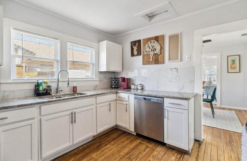 McKinney House | Charming Bungalow in McKinney – Walk to Downtown bungalow