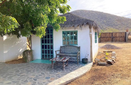 El Pescadero House | Charming bungalow with WiFi and AC in peaceful El Pescadero