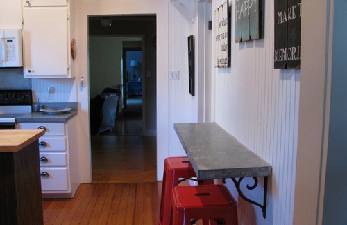 Fredericksburg House | Charming Bungalow Located In The Heart Of Fredericksburg. 3 blocks from Main.