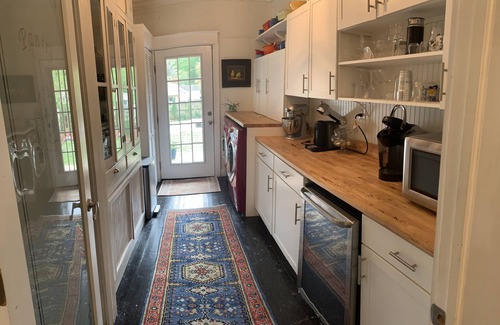 Columbia House | Charming Bungalow, convenience of downtown, yet a tranquil quiet neighborhood