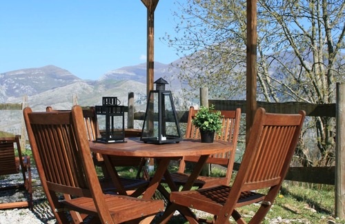 San Roque de Riomiera Cabin | Charming cottage in the valleys pasiegos. Stunning views of the mountains.