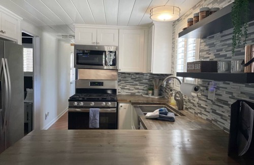 Wrightwood Cabin | Charming Cabin | Kid & Pet Friendly, Wood Burning Fireplace