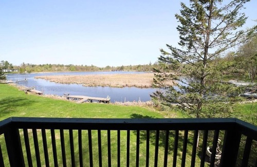 Lake Shore Cabin | Charming cabin on Gull Lake Chain