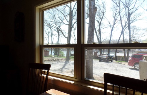 Grove Cabin | Charming Cabin on Lakefront Property with Private Dock