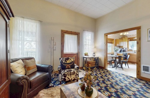 Crooked River Ranch House | Charming cabin on Long Hollow Ranch, dog friendly, w/WiFi, AC, access to trails
