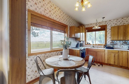 Crooked River Ranch House | Charming cabin on Long Hollow Ranch, dog friendly, w/WiFi, AC, access to trails