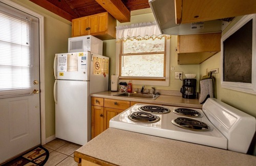 Draper Cabin | Charming Cabin only 20 ft from New River! 1BS4
