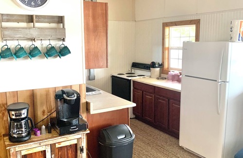 Shell Knob Cabin | Charming Cabin, picturesque view, trailer parking, 2 min walk to lake, AC, WiFi!