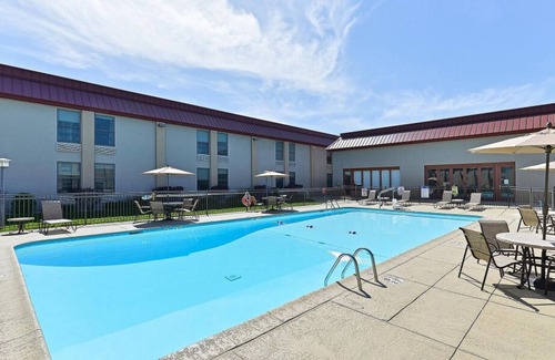 Cody House | Charming Cabin Setting! 2 Beautiful Units, Pool, Close to Buffalo Bill Center!