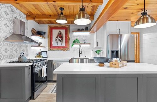 Morganton Cabin | Charming Cabin, Stunning Fire Pit, Thoughtfully Designed