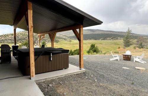 Madison County House | Charming Cabin with Panoramic Mountain Views near Pony in the Tobacco Root Foothills, Montana