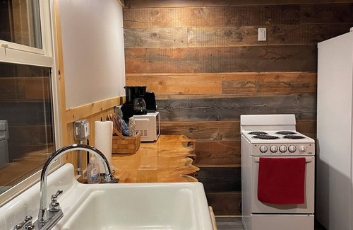 Ohio City Cabin | Charming cabin with WiFi in picturesque Parlin