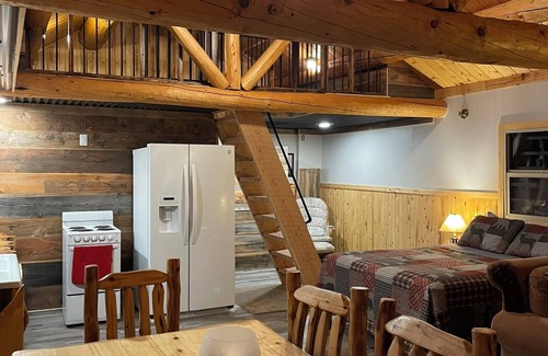 Ohio City Cabin | Charming cabin with WiFi in picturesque Parlin