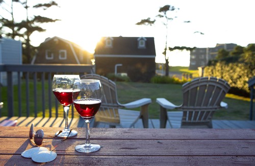 Tolovana Park House | Charming Cannon Beach Cottage- Perfect Family Getaway near the beach!