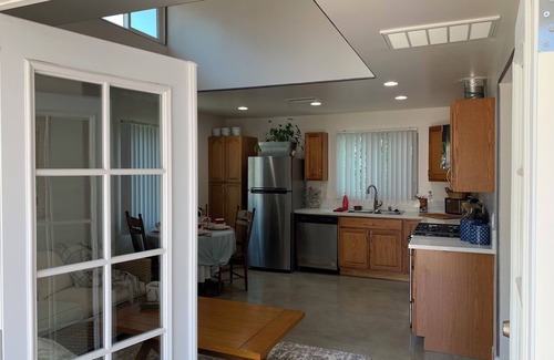 Fullerton Cottage | Charming Casita Near Disneyland Perfect for families and travelers in Fullerton