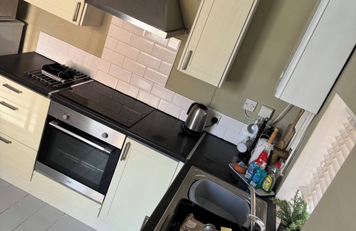 Norwich House | Charming Central City period home for 6. FREE CANCELLATIONS.