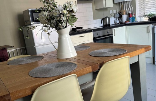 Norwich House | Charming Central City period home for 6. FREE CANCELLATIONS.