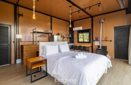 Anitapolis House | Charming chalet with fireplace and hot tub! VST034