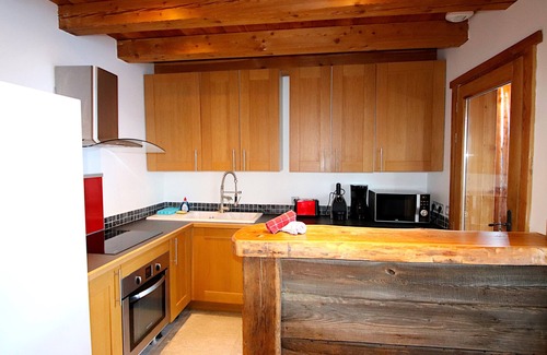 Vars Ski Chalet | CHARMING CHALET MOUNTAIN VIEWS AND SKI SLOPES JACUZZI CINEMA ROOM